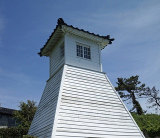 福浦港にある日本最古の木造灯台。