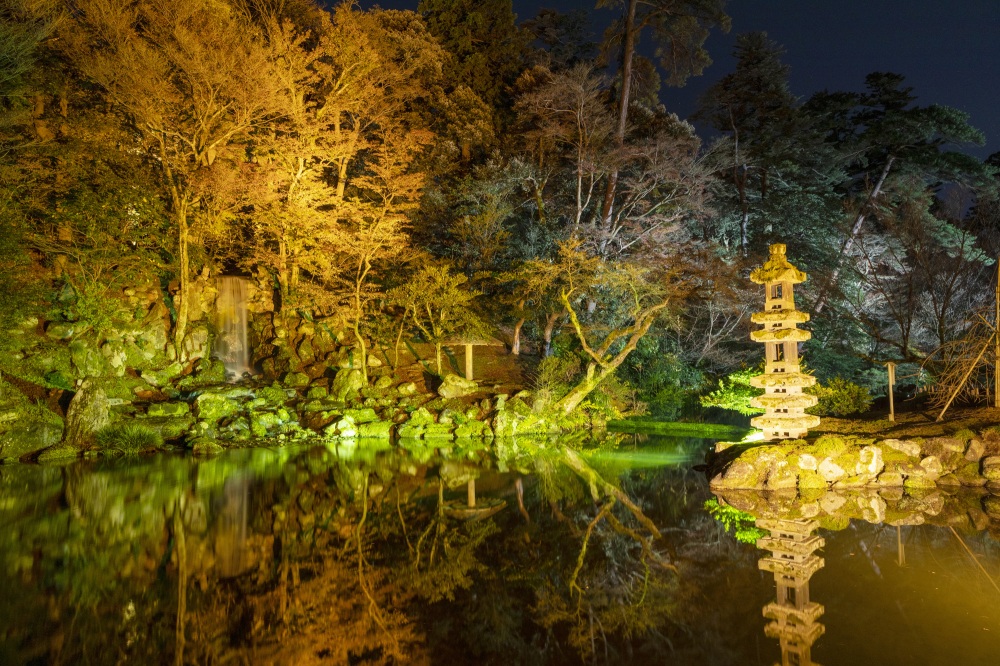 兼六園ライトアップ・瓢池（秋）