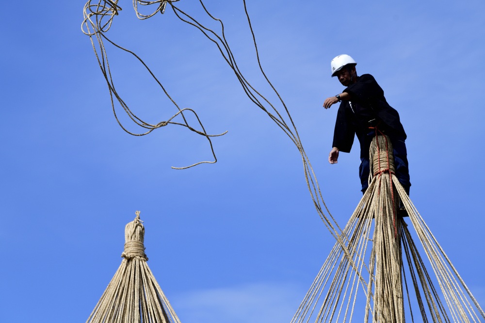 兼六園（雪吊り作業）
