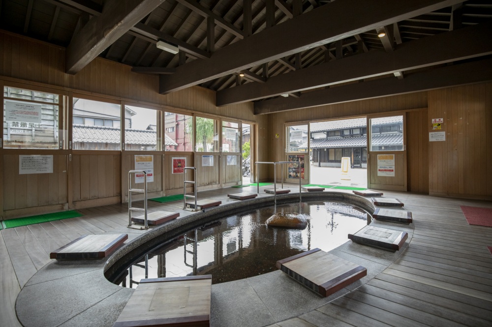足湯　湯楽里