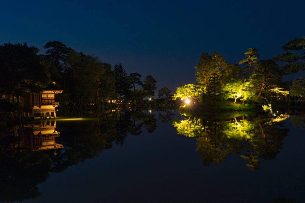 兼六園ライトアップ・霞ヶ池（春）