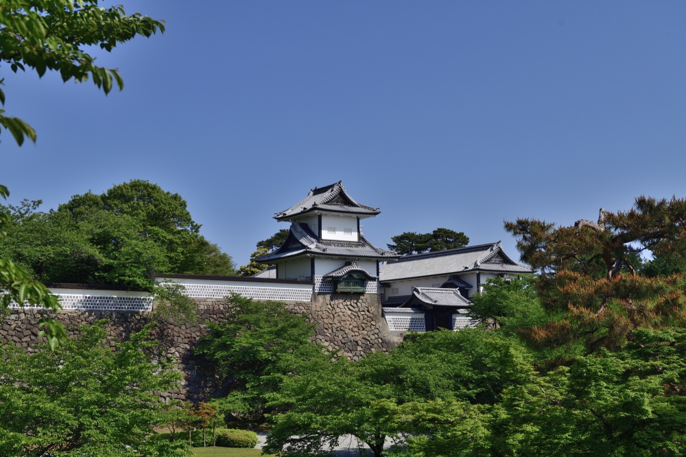 金沢城（春）
