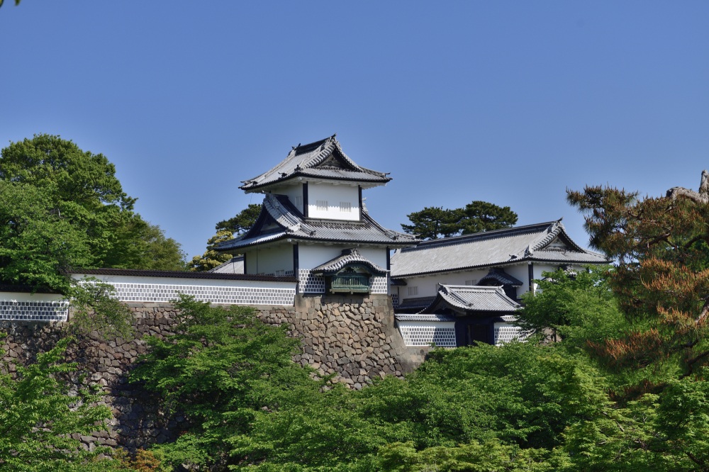 金沢城（春）