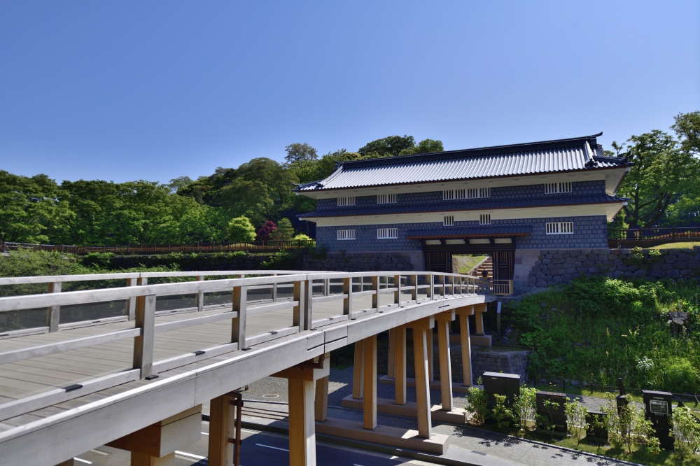 金沢城　鼠多門・鼠多門橋（春）