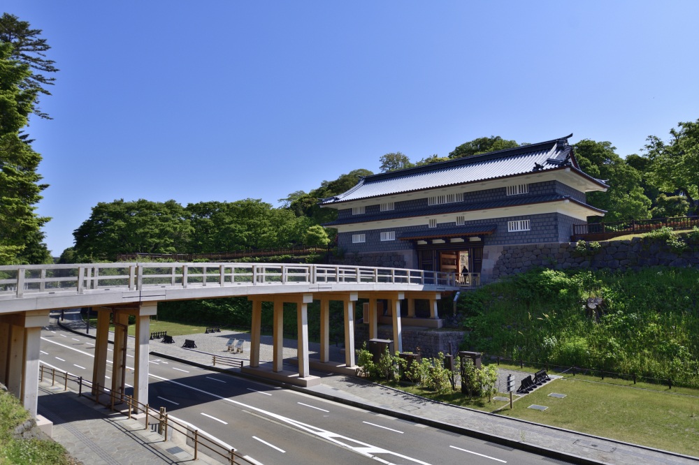 金沢城　鼠多門・鼠多門橋（春）