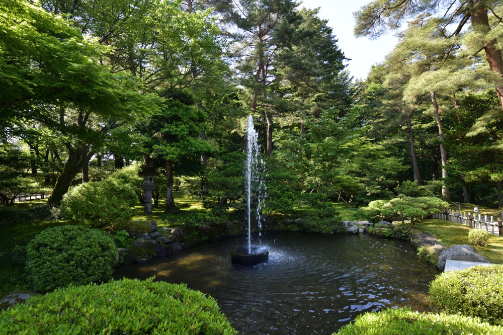 兼六園・噴水（春）