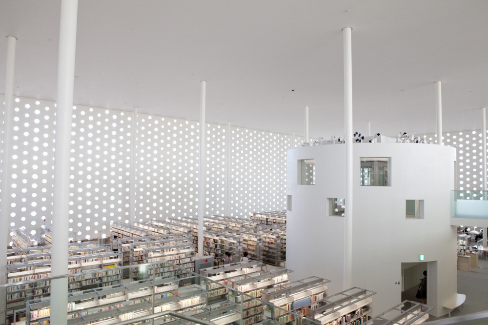 金沢海みらい図書館