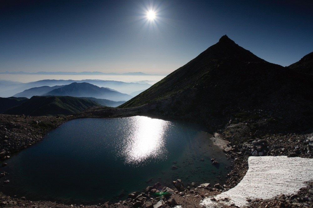 翠ケ池と剣ヶ峰