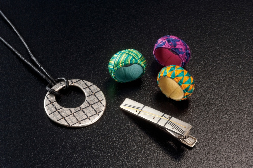 伝統技術を用いた現代工芸品