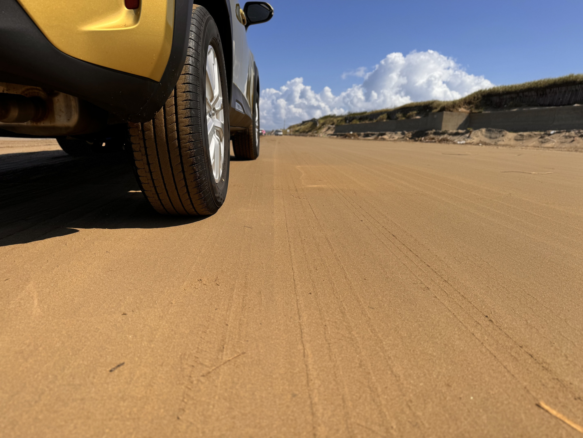 粒子が小さく固い砂