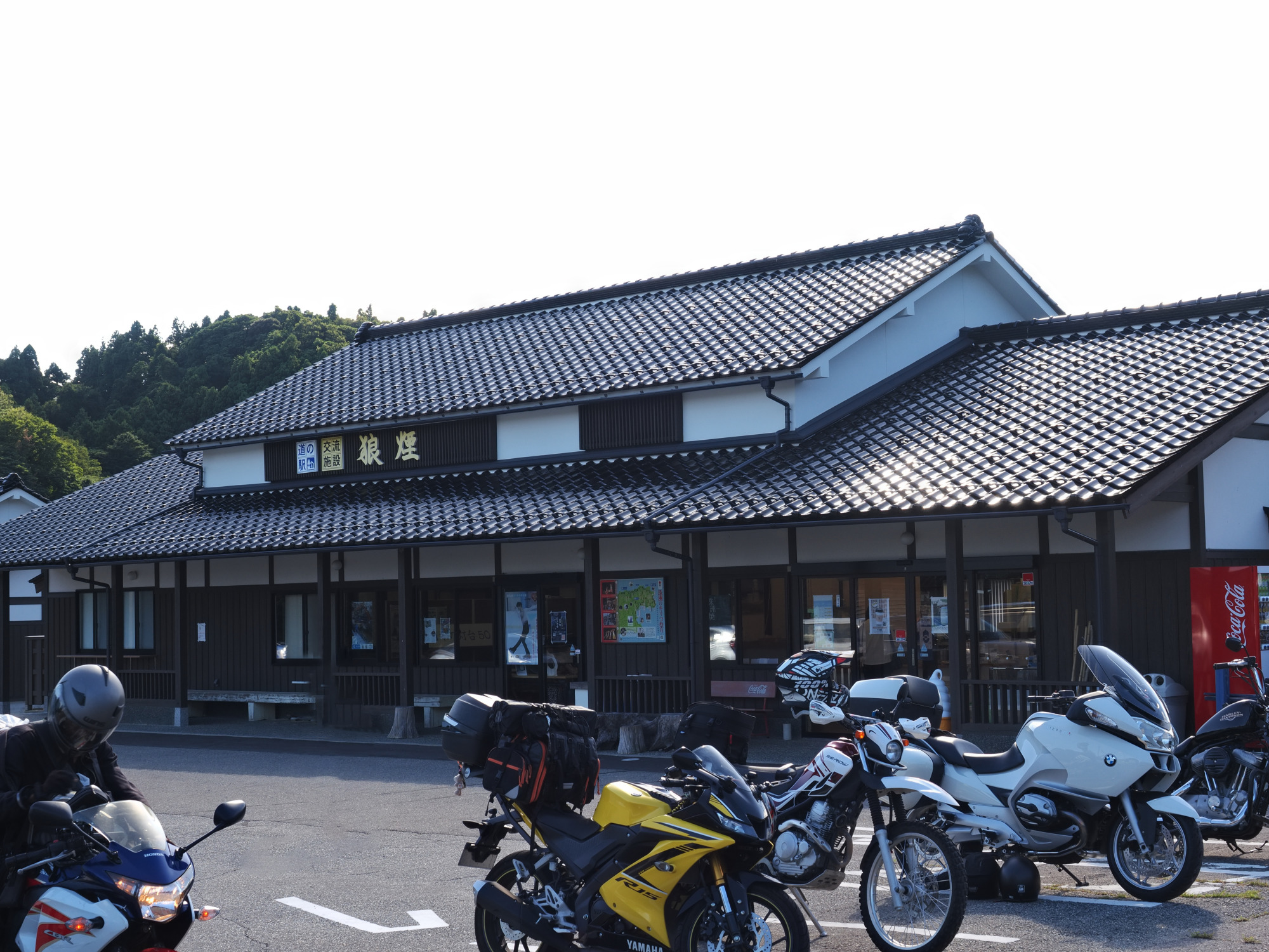 バイク駐輪場も完備