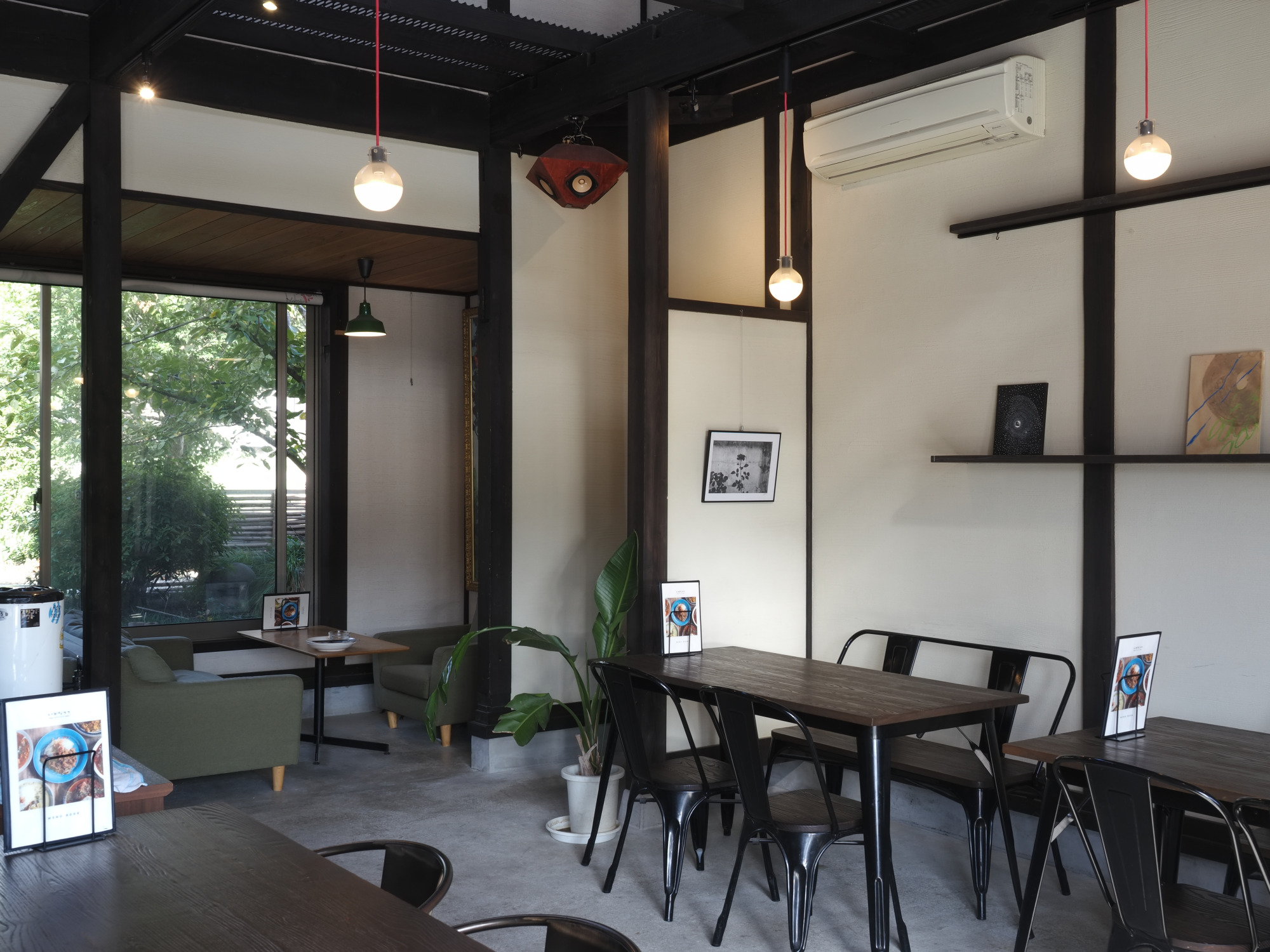 オシャレで落ち着いた店内