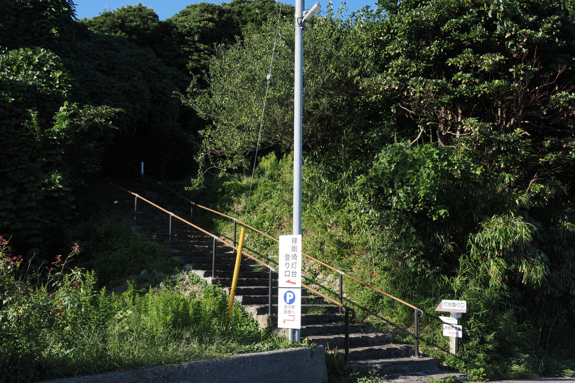 別の登り口。こちらは階段があります