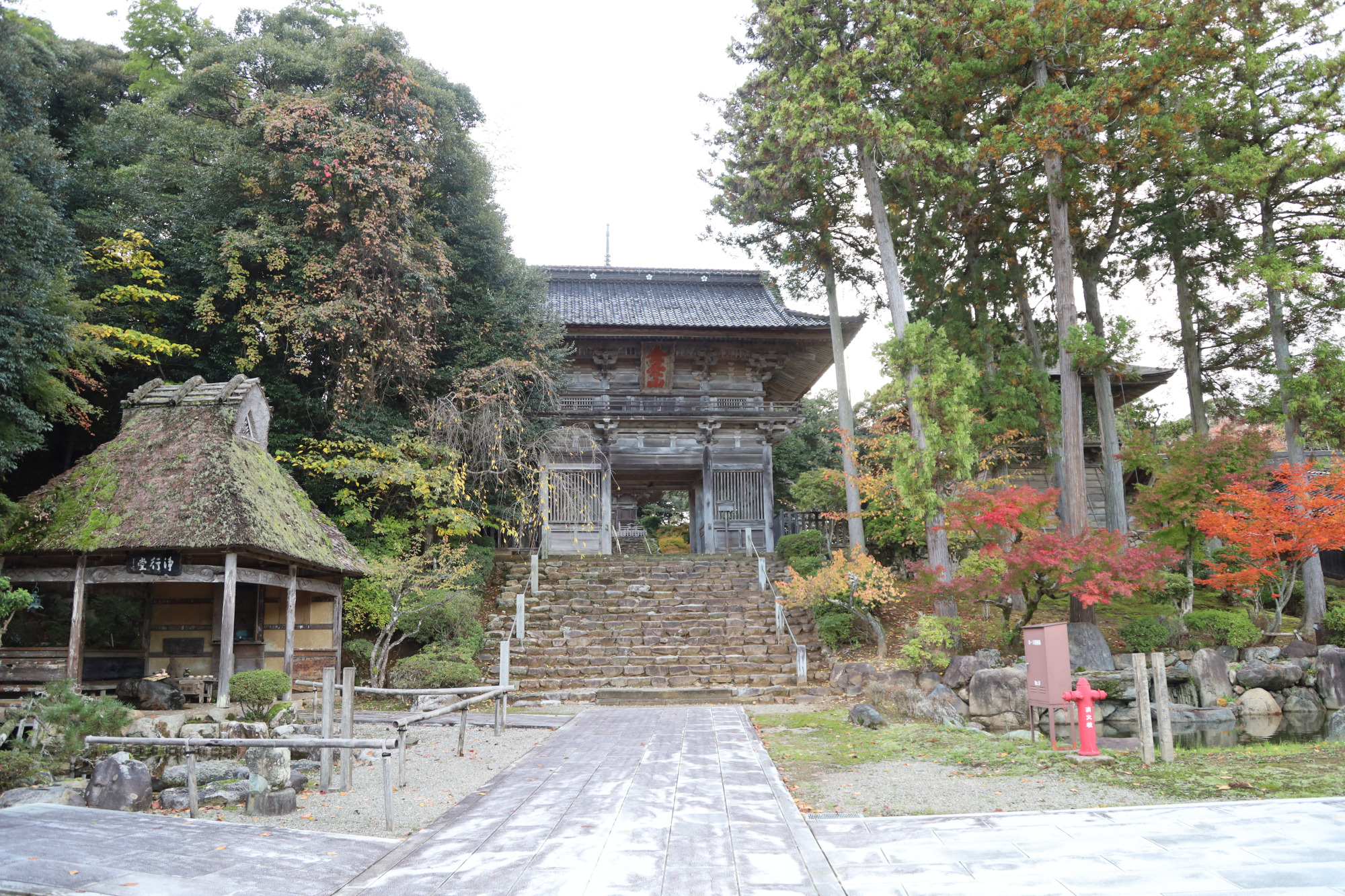 浄行堂と仁王門