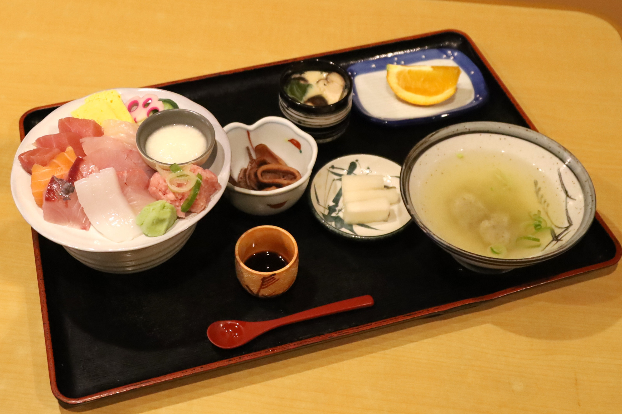 海鮮丼　1,300円
