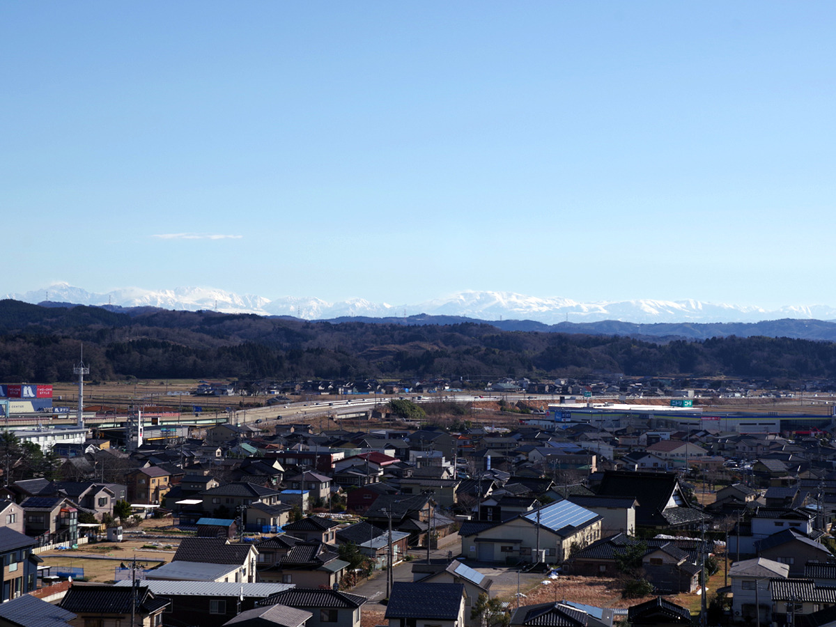 くっきりと浮かび上がる立山連峰