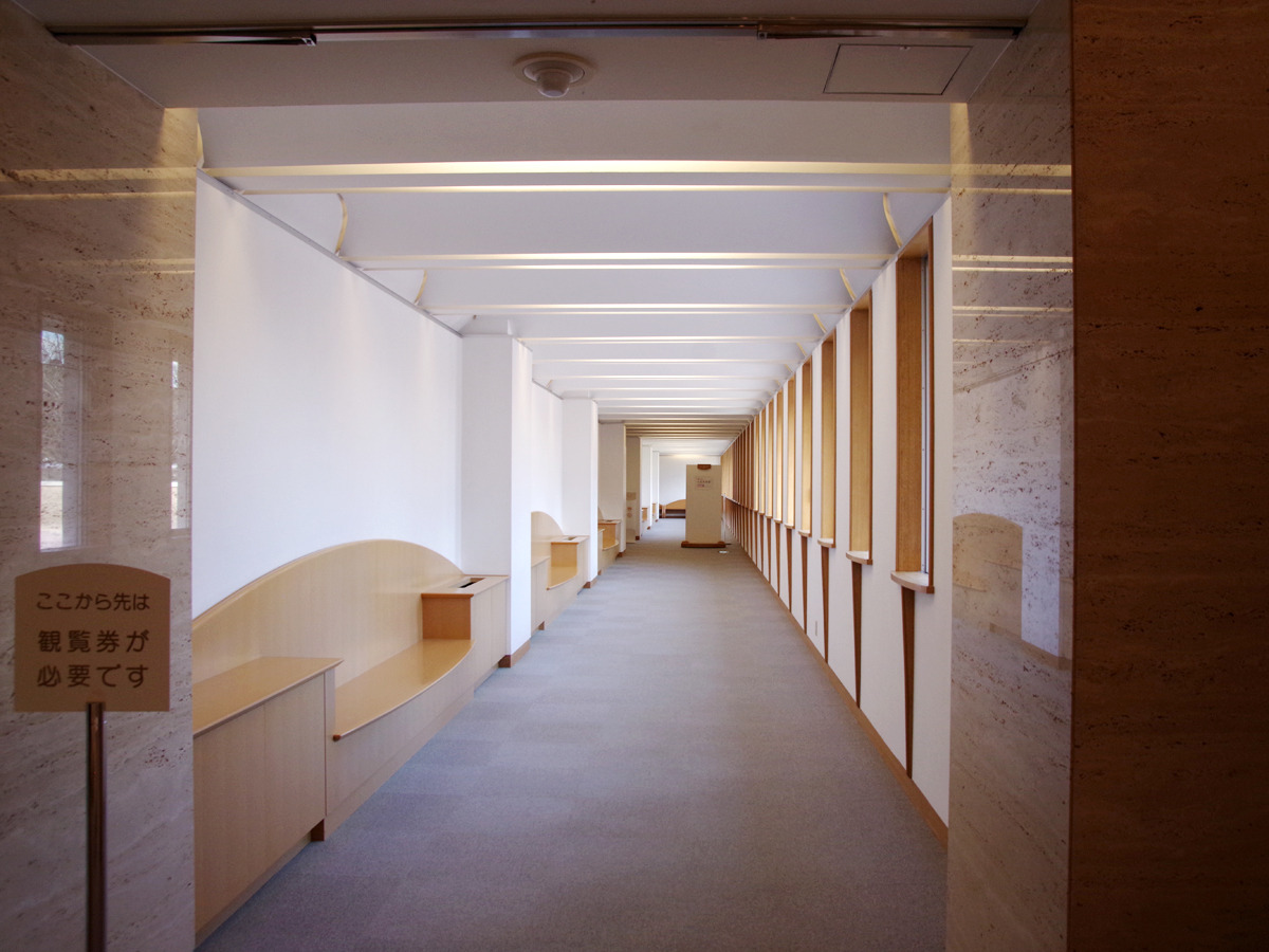 館内もアールのデザインが特徴的