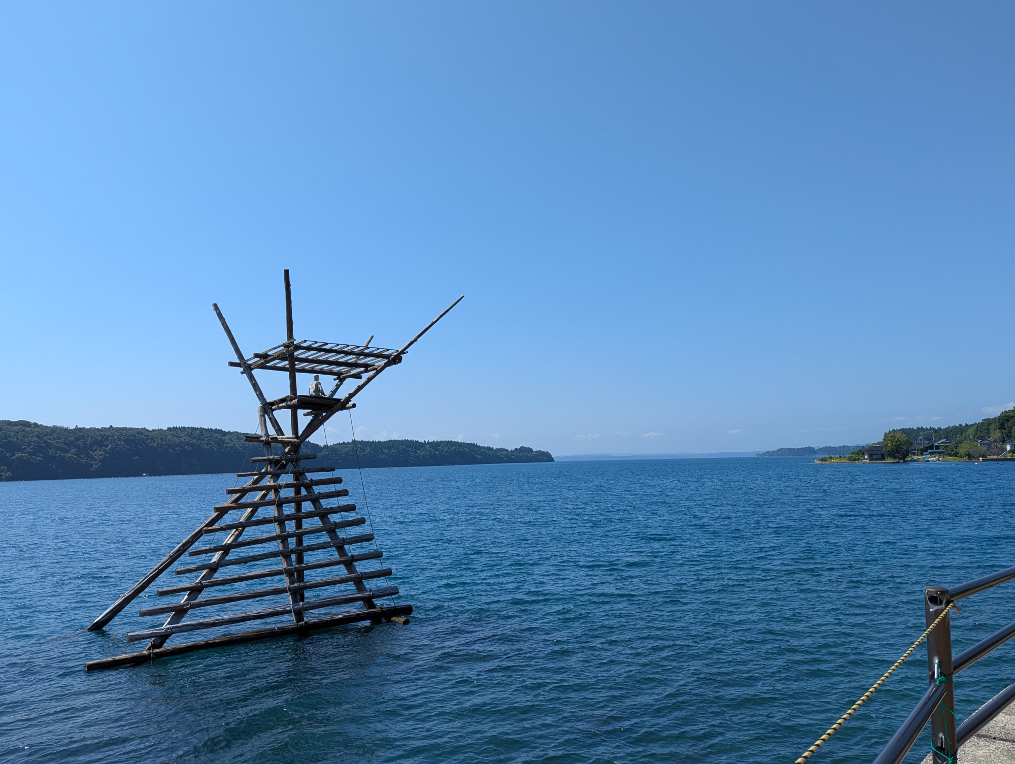 ボラ待ちやぐら（中居湾 ふれあいパーク内）