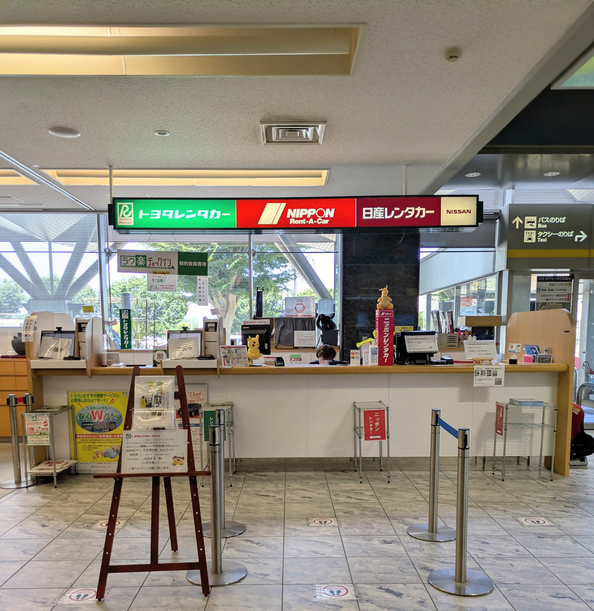 1階レンタカー受付