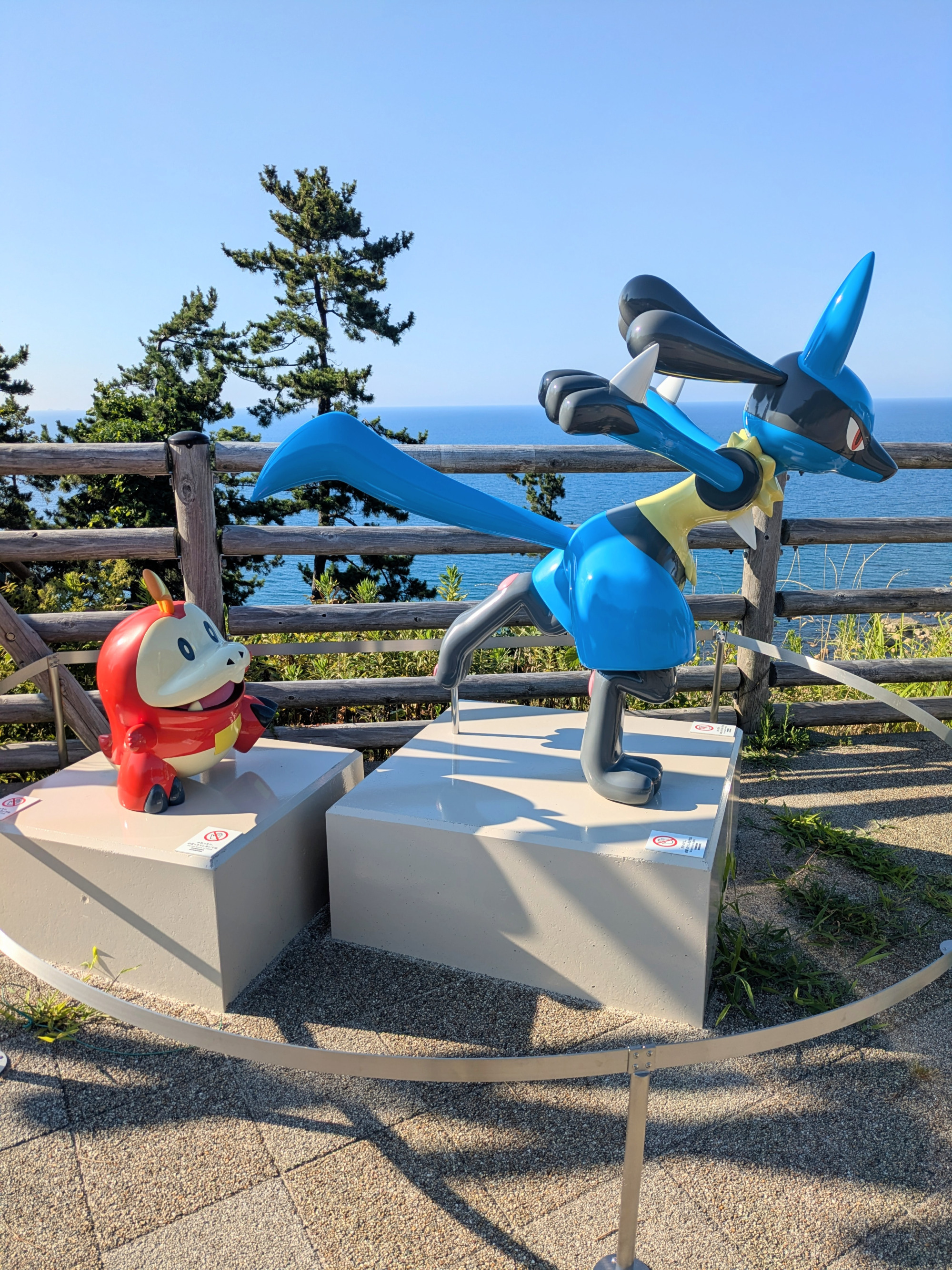 ポケモンデジタルフォトスポット前のルカリオとホゲータ