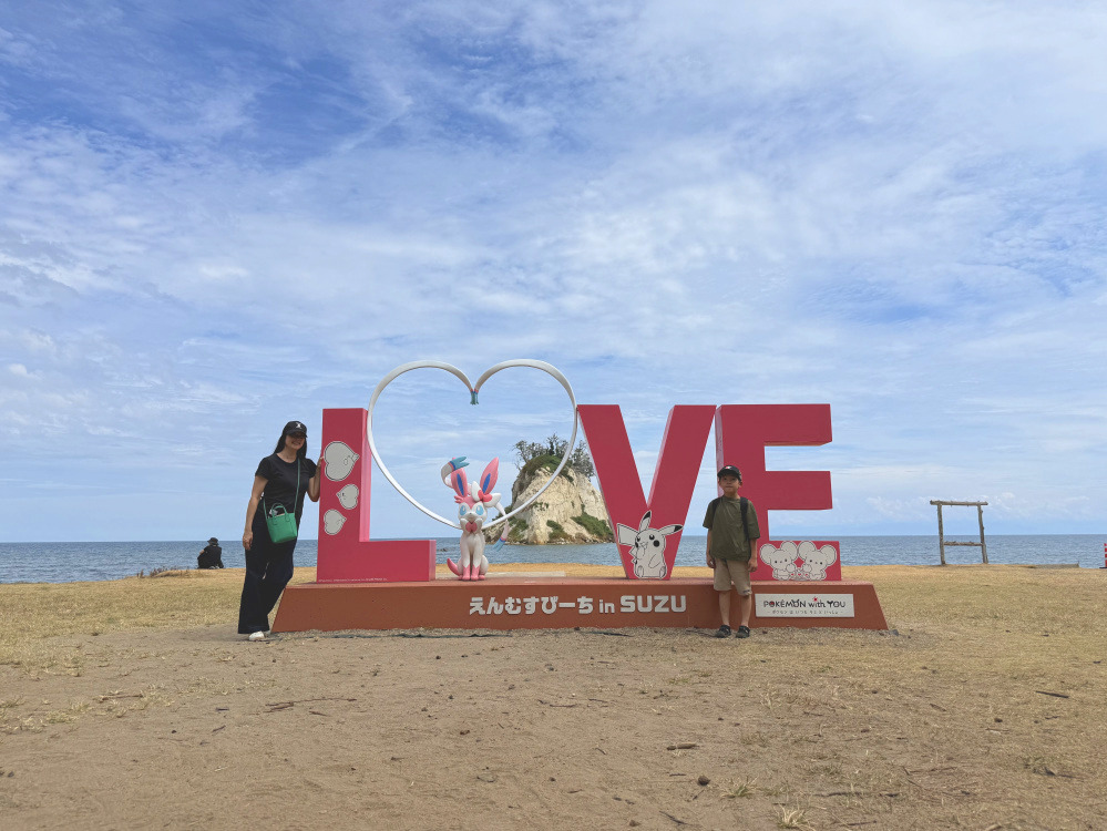 「ニンフィア with LOVE」モニュメント