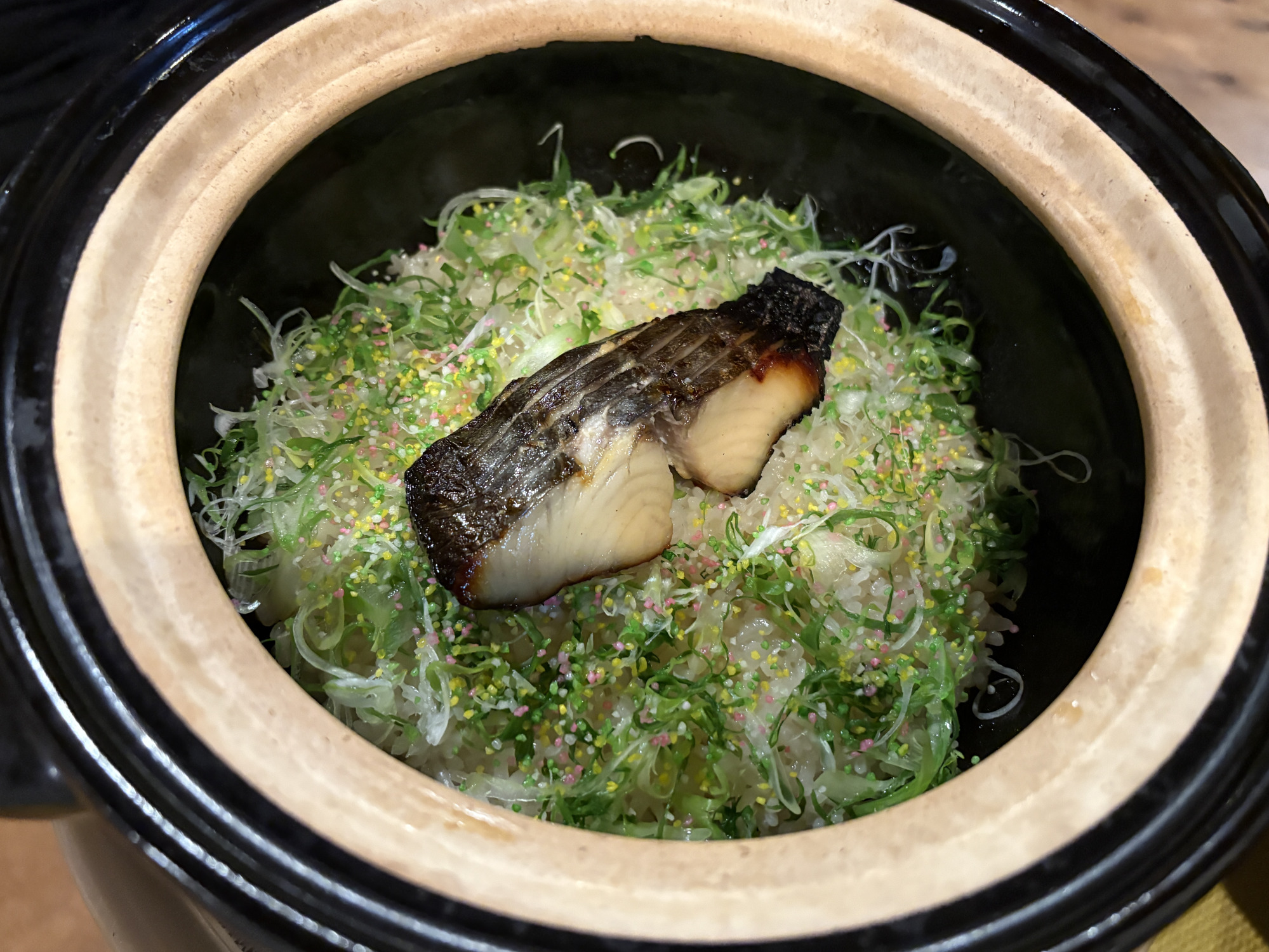 季節の土鍋ごはんは食べきれなければお持ち帰りのおにぎりに！