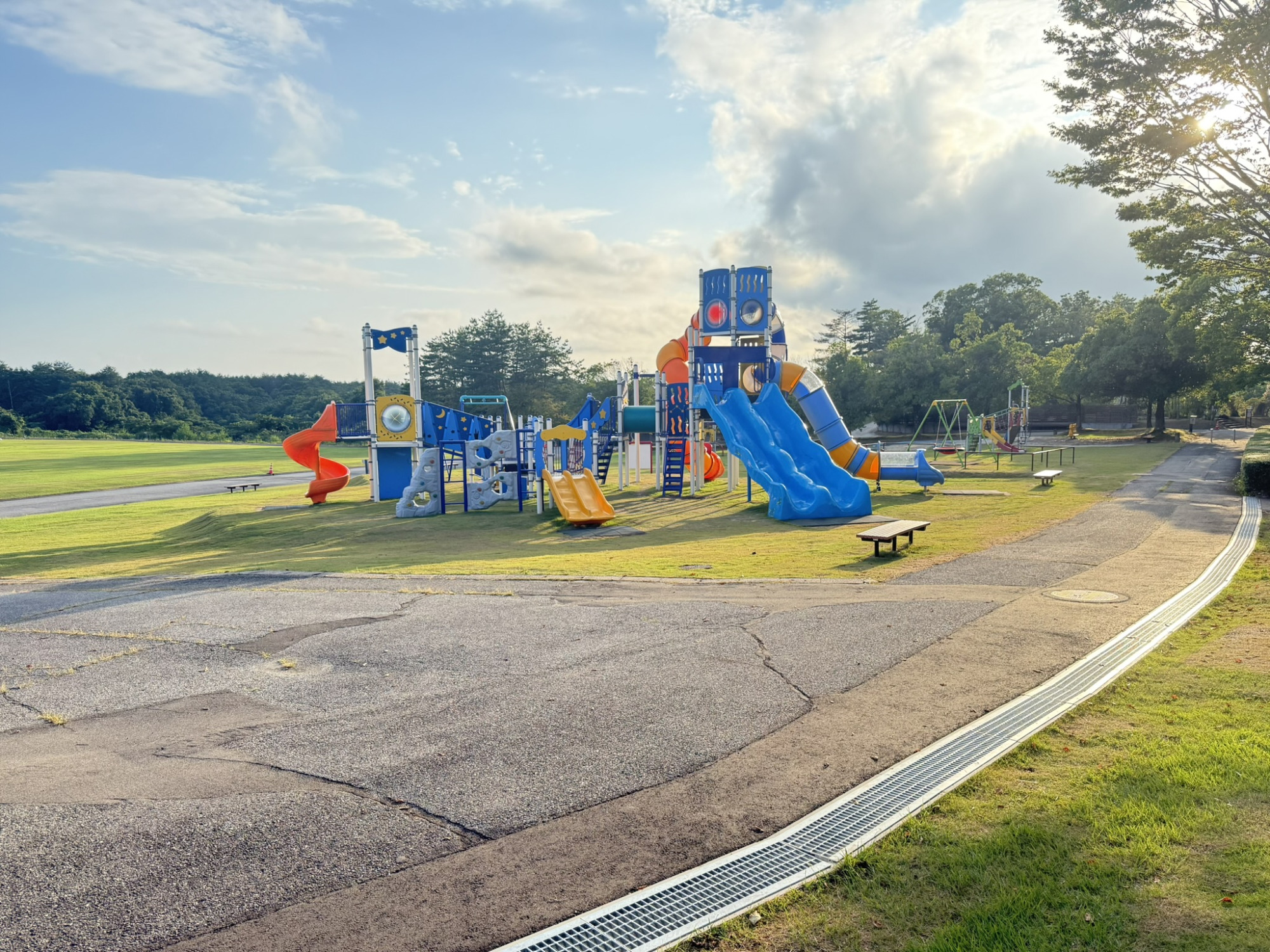 公園内の大型遊具