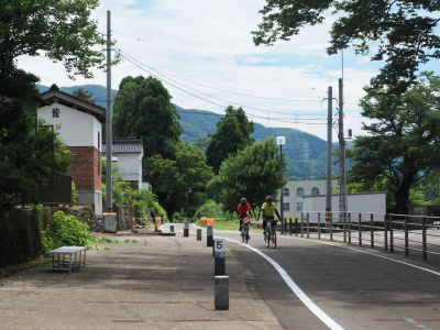 手ぶらで楽しむ白山サイクリング旅｜鶴来からレンタサイクルで巡る神社・滝・グルメの絶景ルート