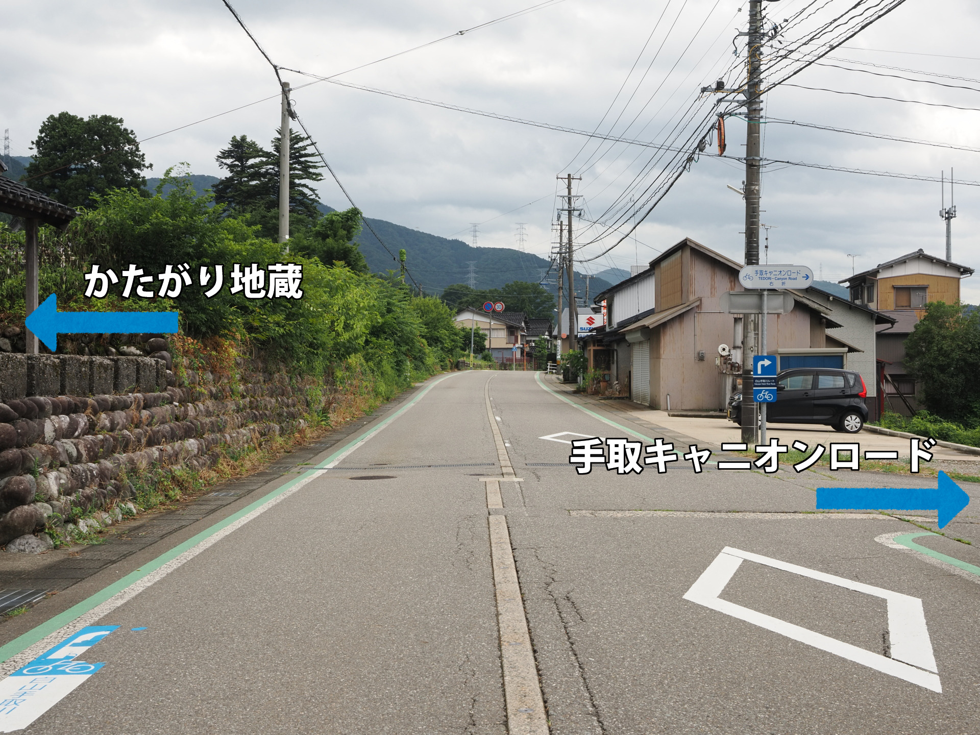ここを右折して手取キャニオンロードへ