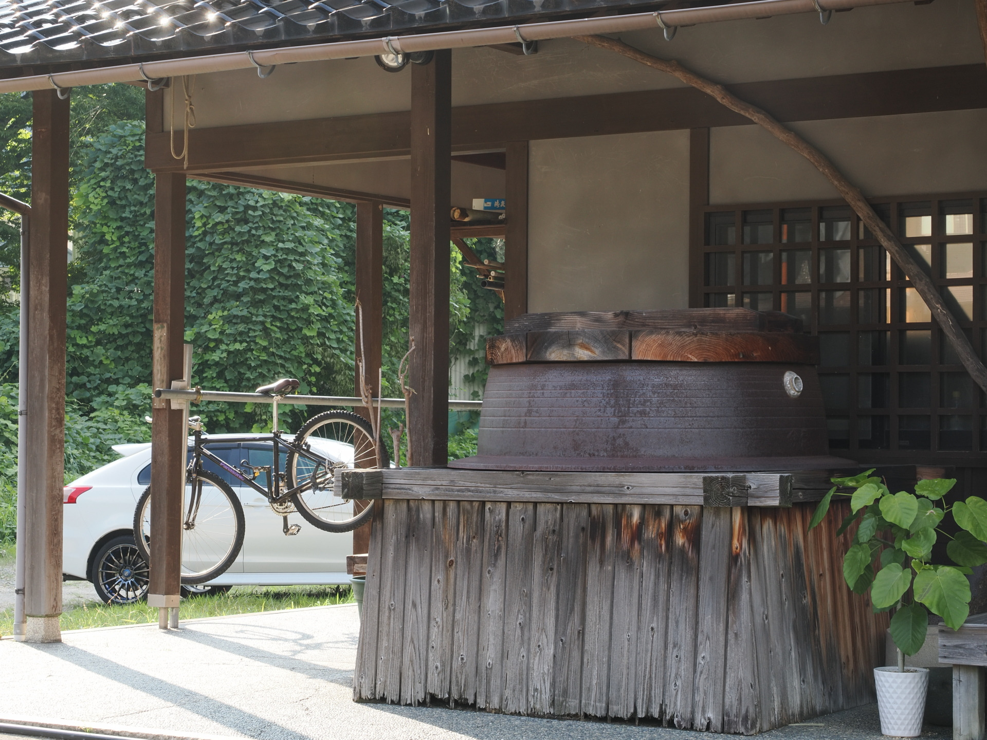 サイクルラックはお釜の横