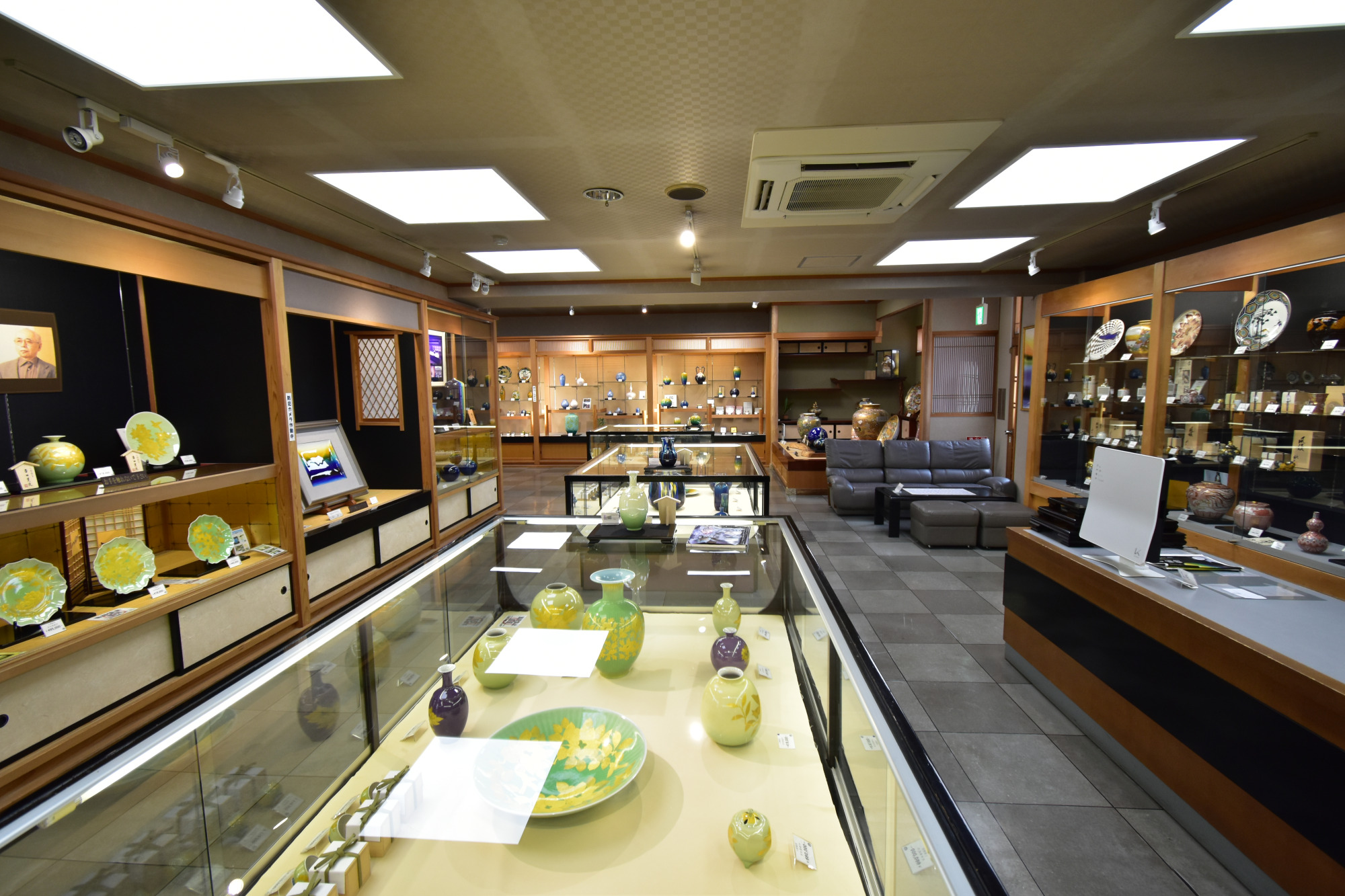 特別作家コーナー「ギャラリー五彩」