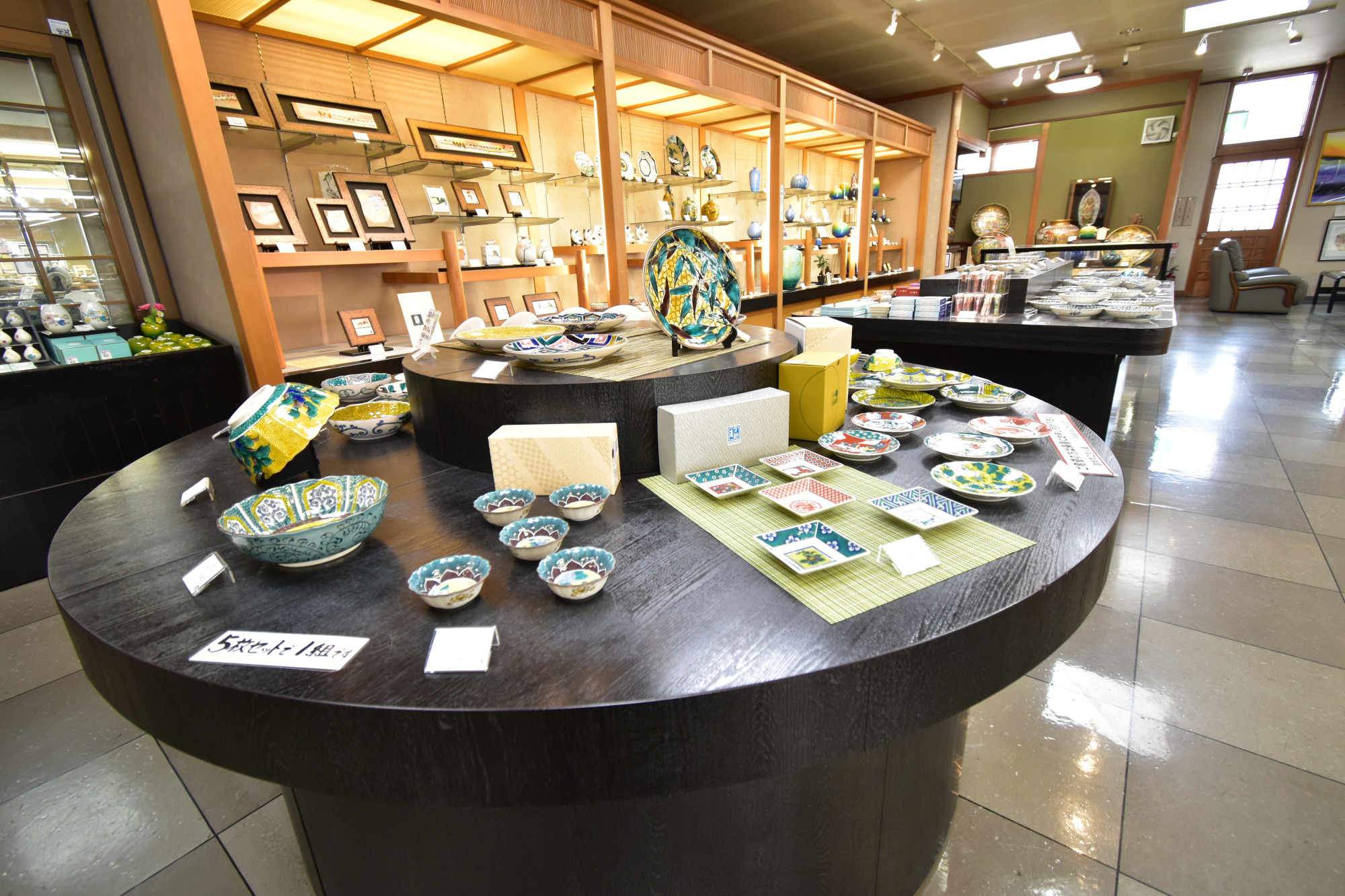 特別作家コーナー「ギャラリー五彩」