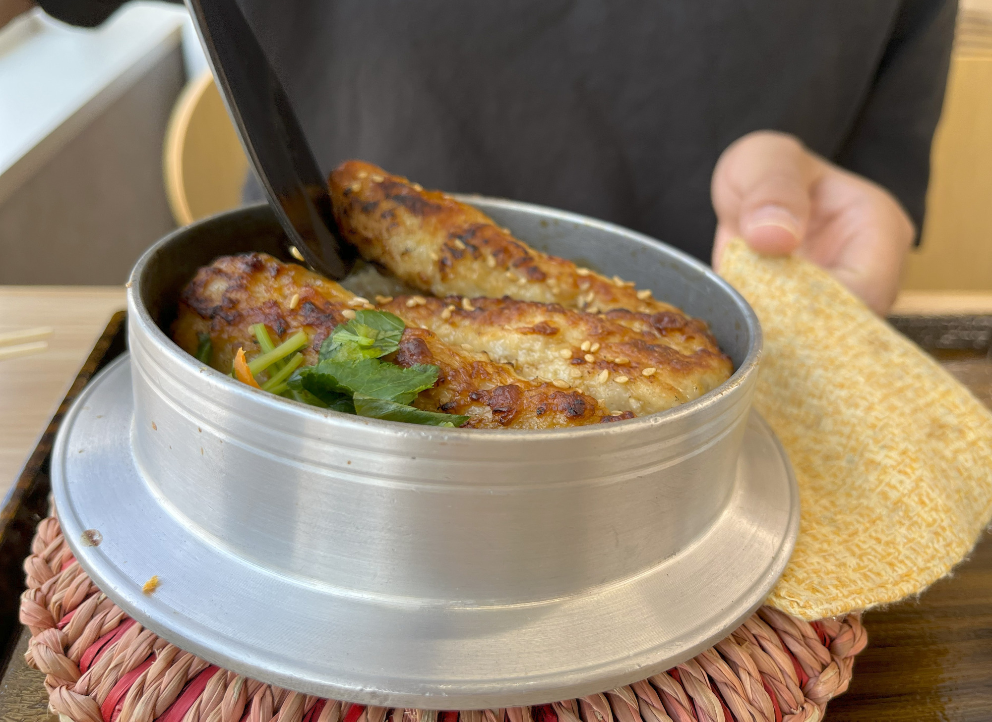 半熟玉子付き炭火焼き鶏つくねの五目釜めし