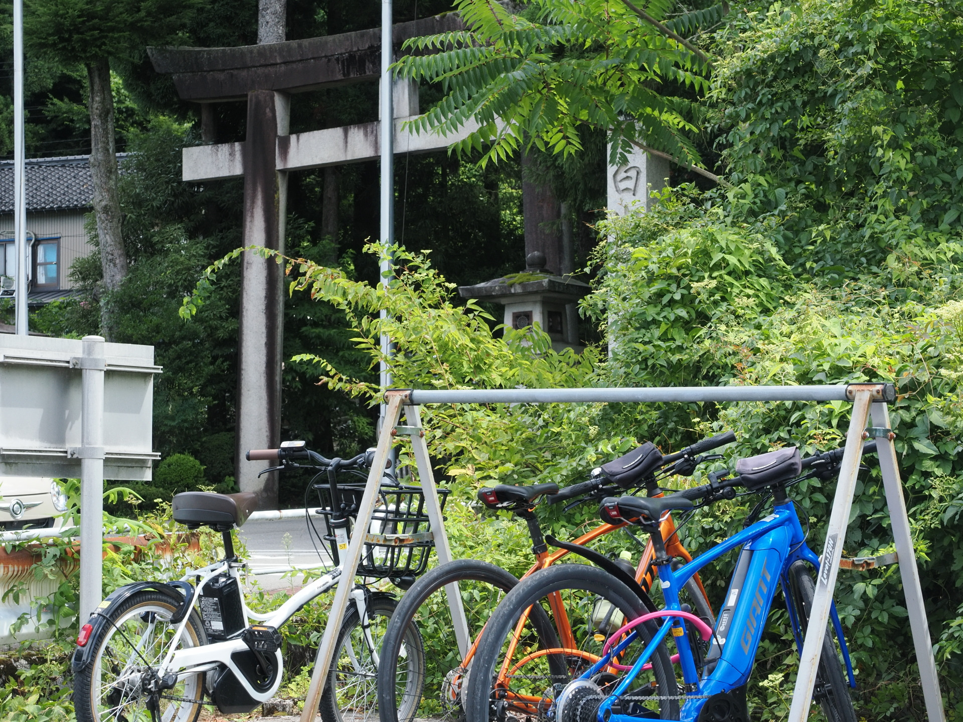 白山比咩神社サイクルラック