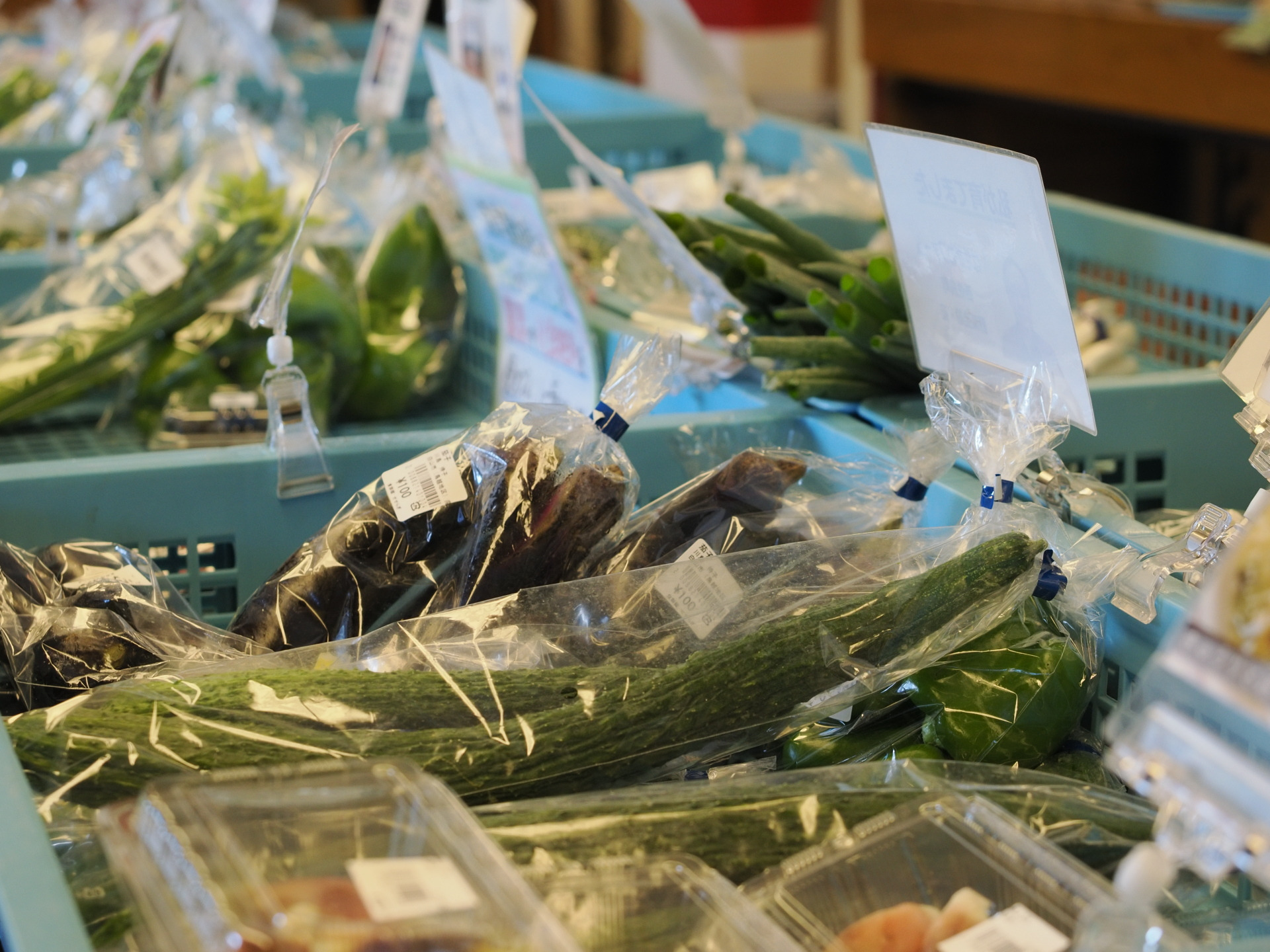 地元で採れた野菜が並んでいます