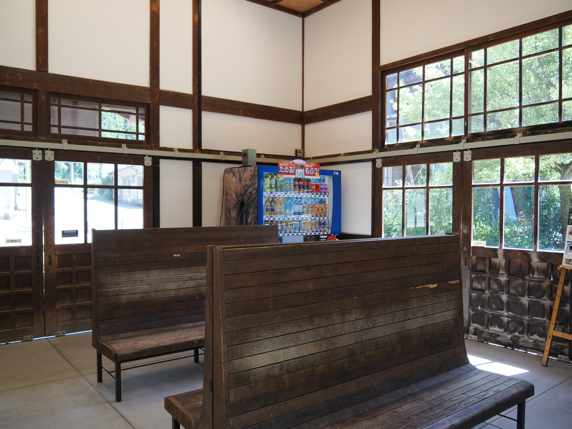 懐かしい雰囲気のベンチ