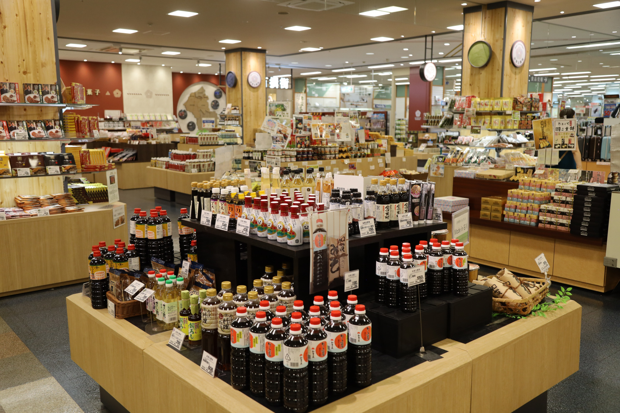 ブースごとにお土産選びが楽しくなります