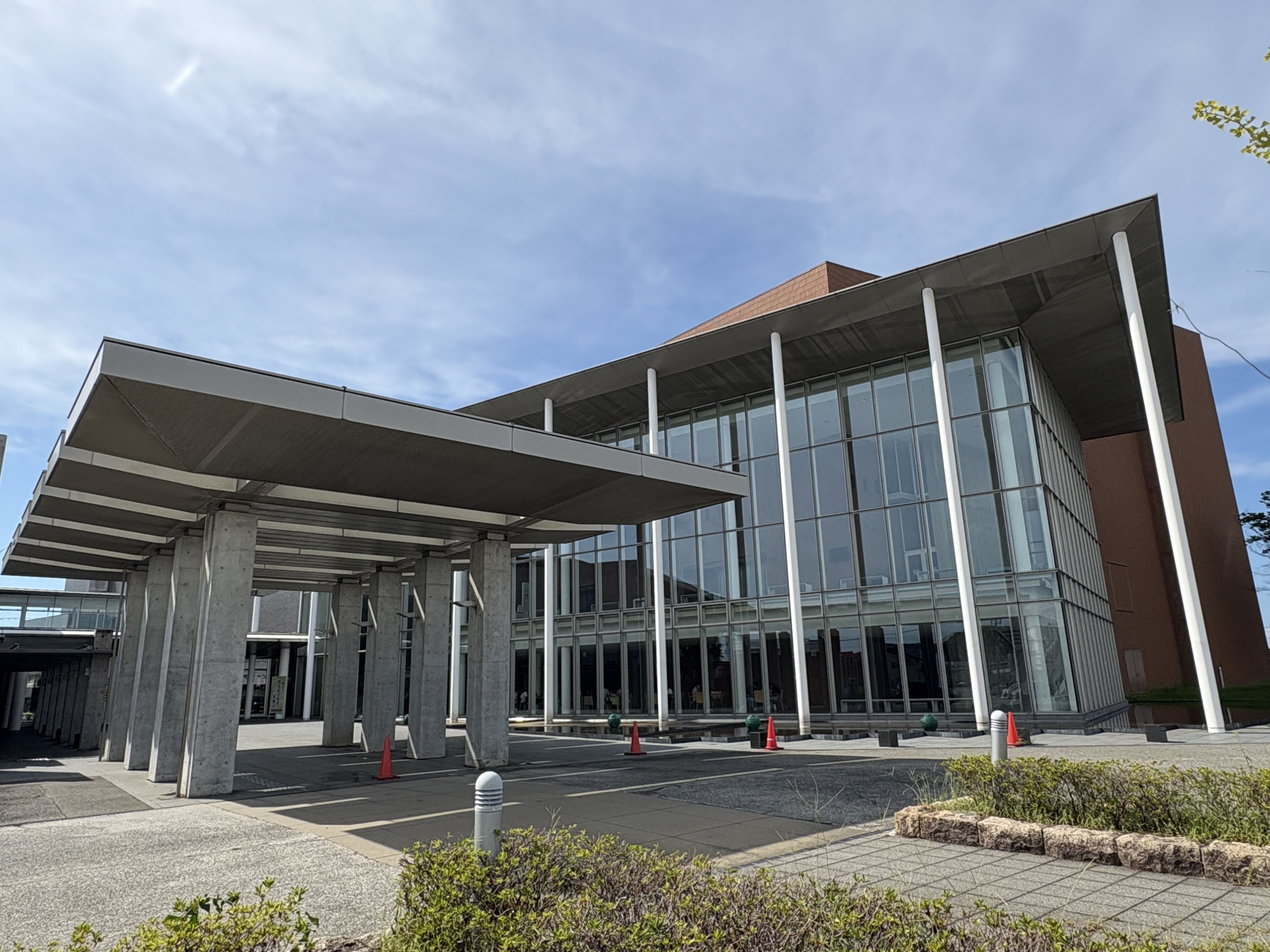 津幡町文化会館シグナス