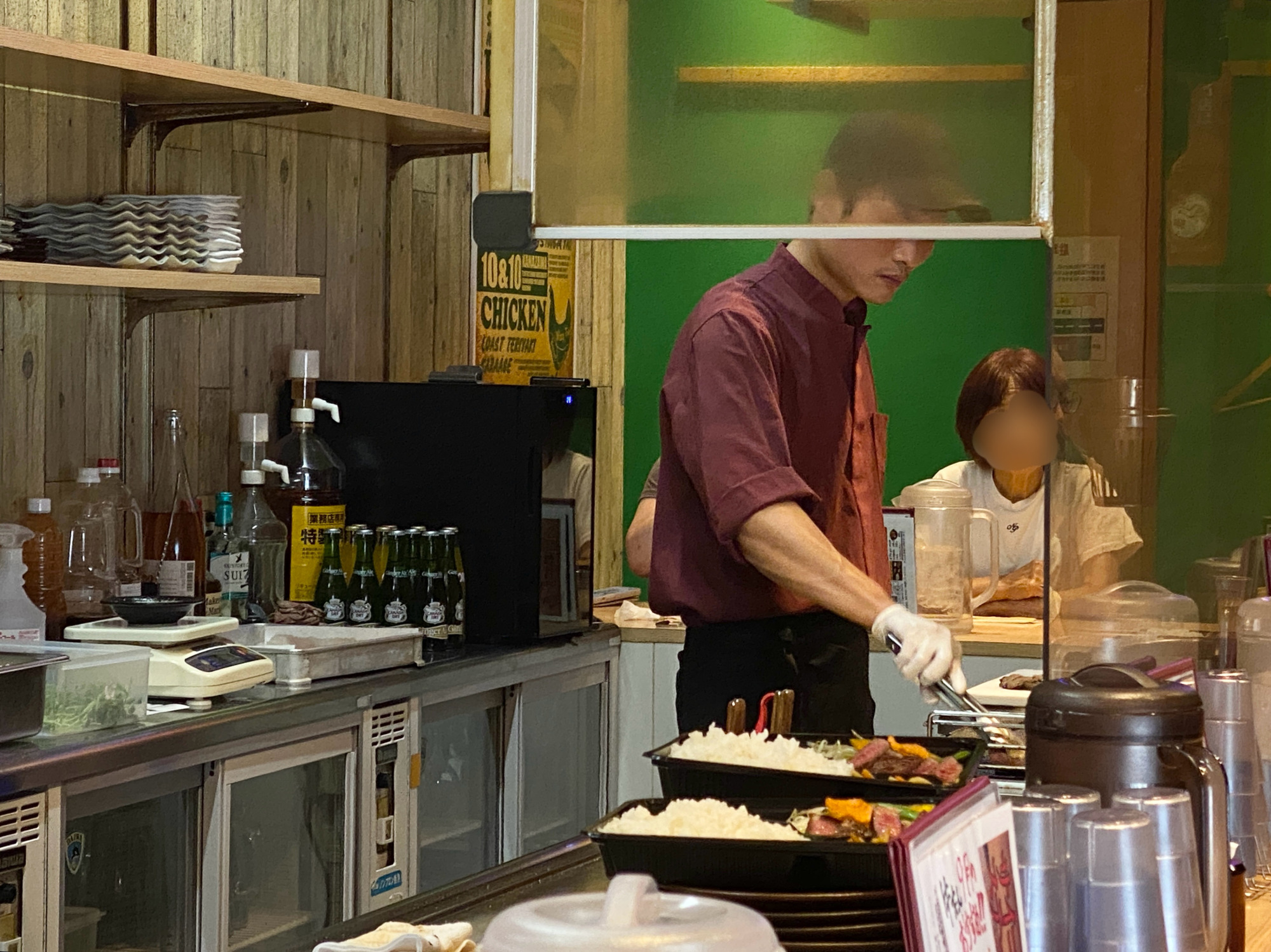 カウンター席は鉄板前がオススメ