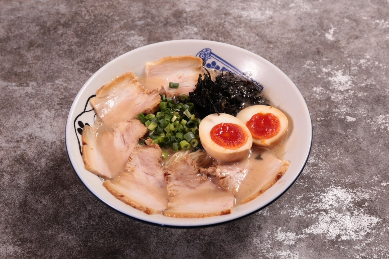 特製塩豚骨ラーメン