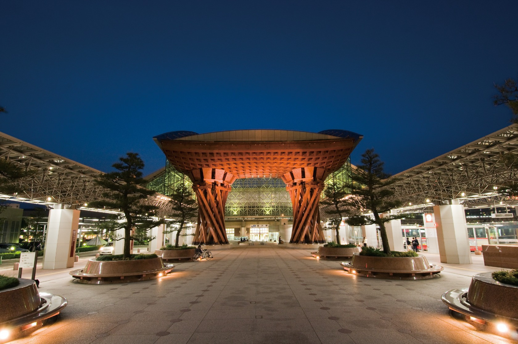 夜の金沢観光｜金沢城からライトアップスポット巡り＆おすすめ夜ご飯 