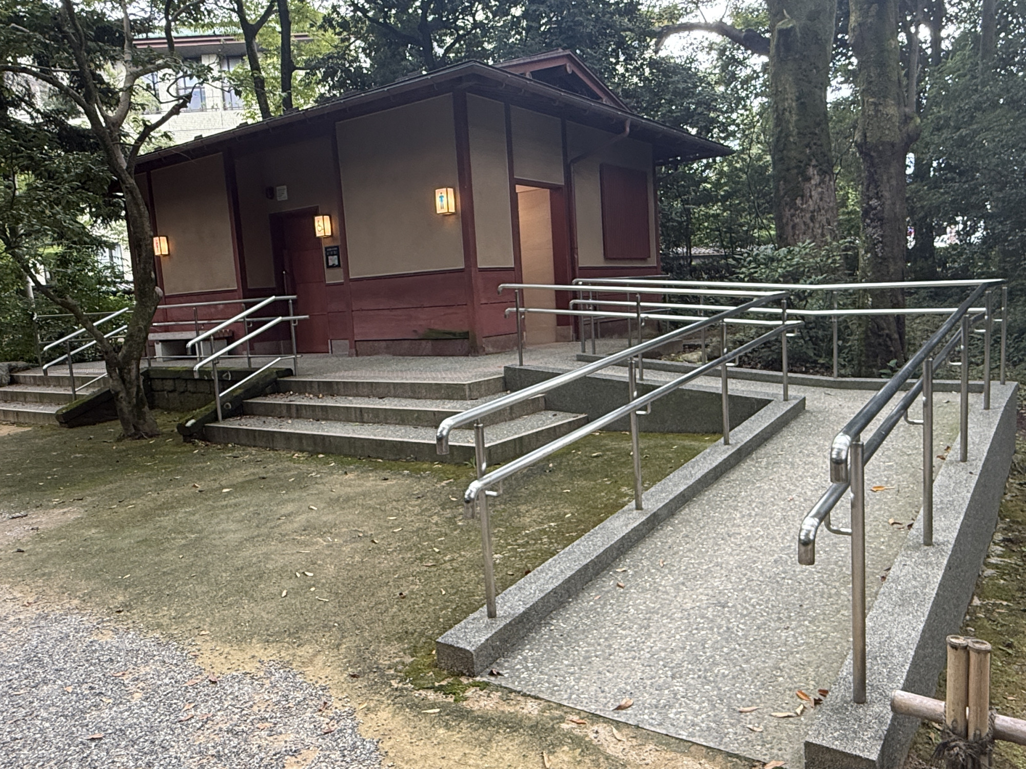 兼六園・小立野口公衆トイレ