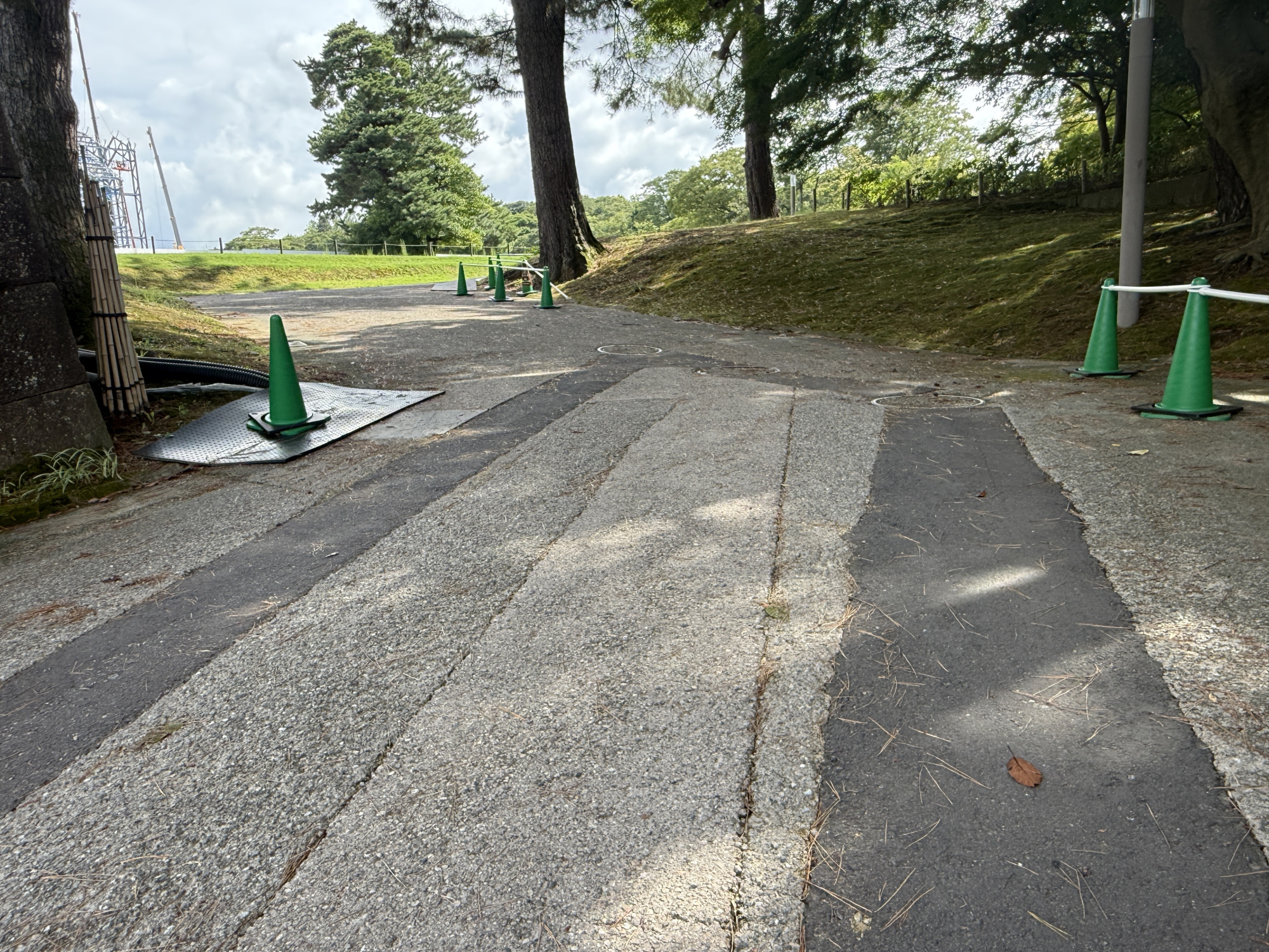 ※少し傾斜のある坂道