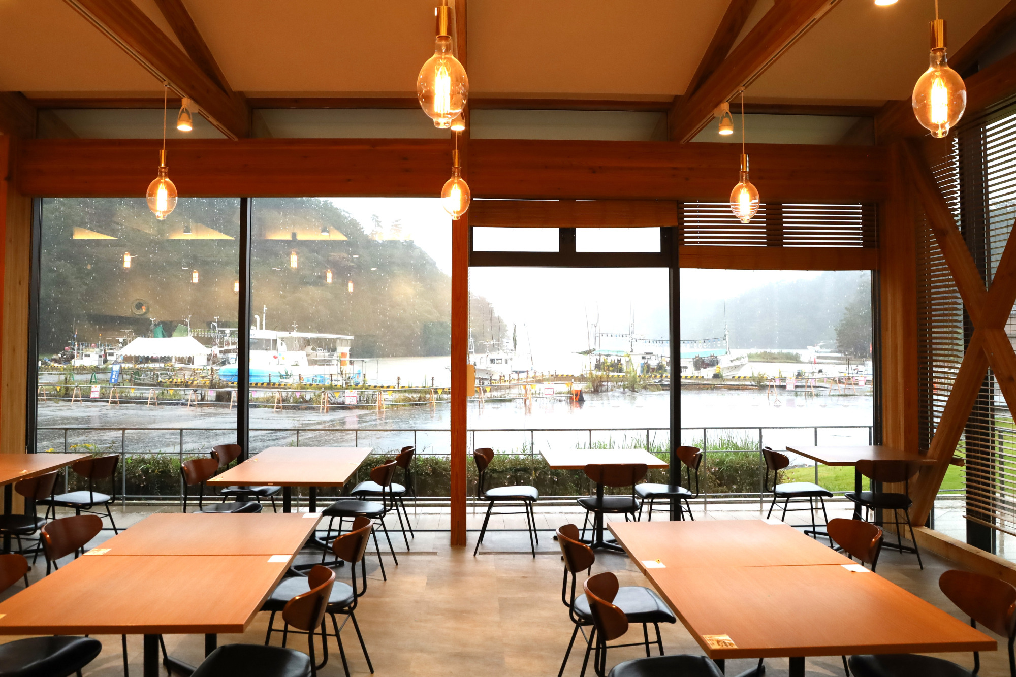 漁港町の景色も広がります