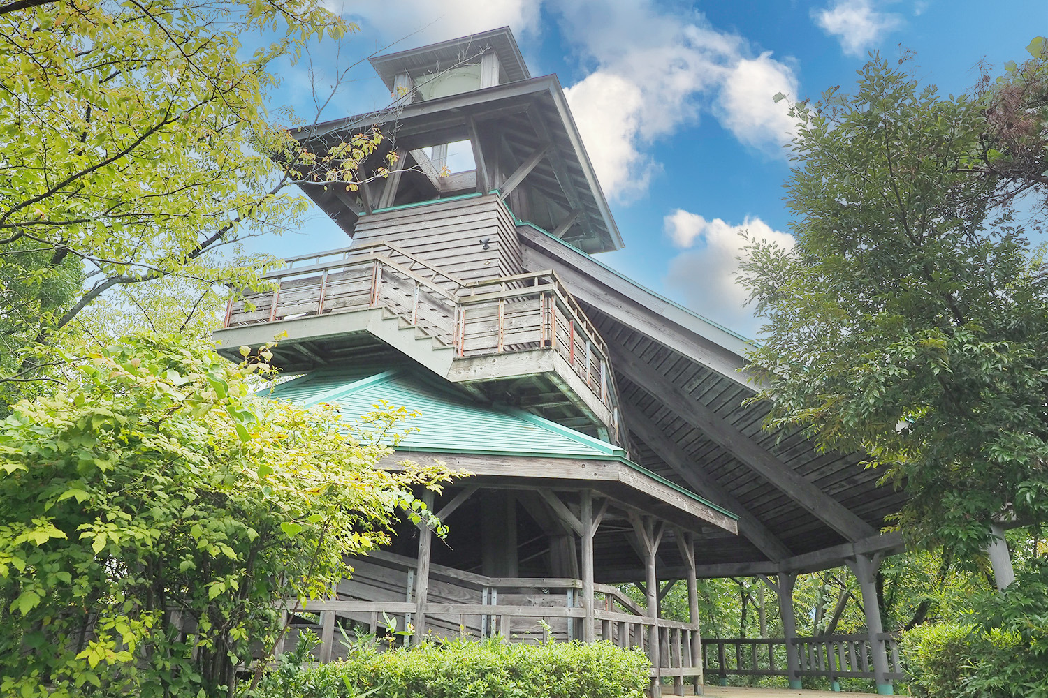 さざえの貝殻を模した展望台