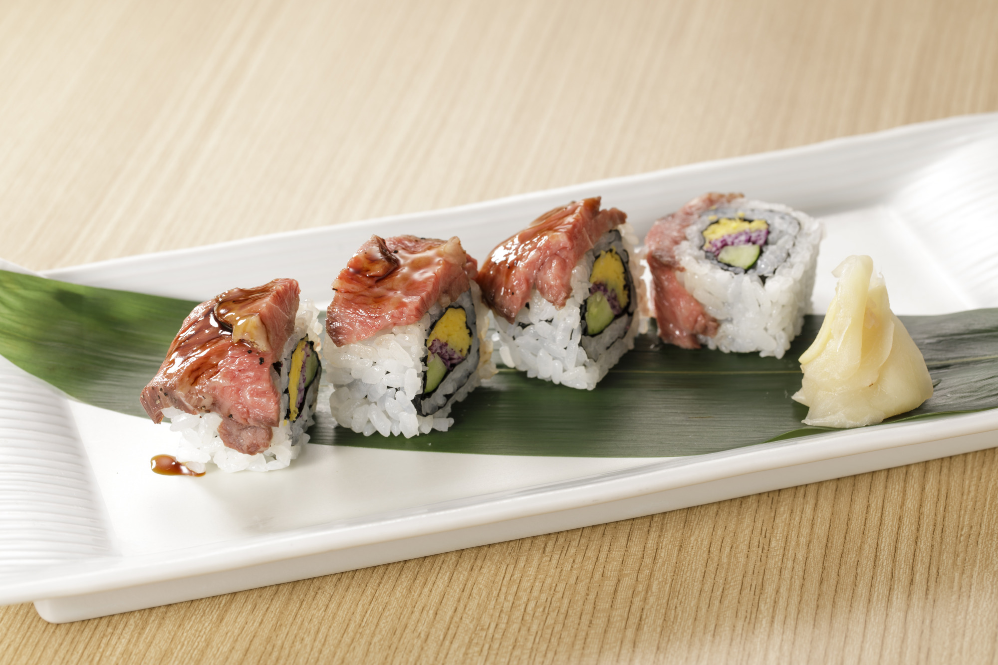 能登牛のロール寿し