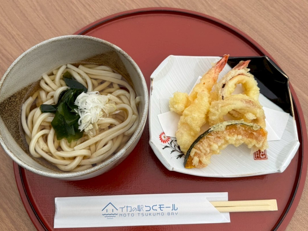 天ぷらうどん（温/冷）　1,000円