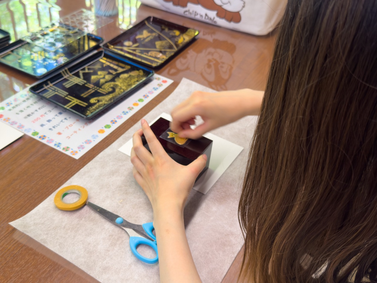 ゆのくにの森での金箔はり体験