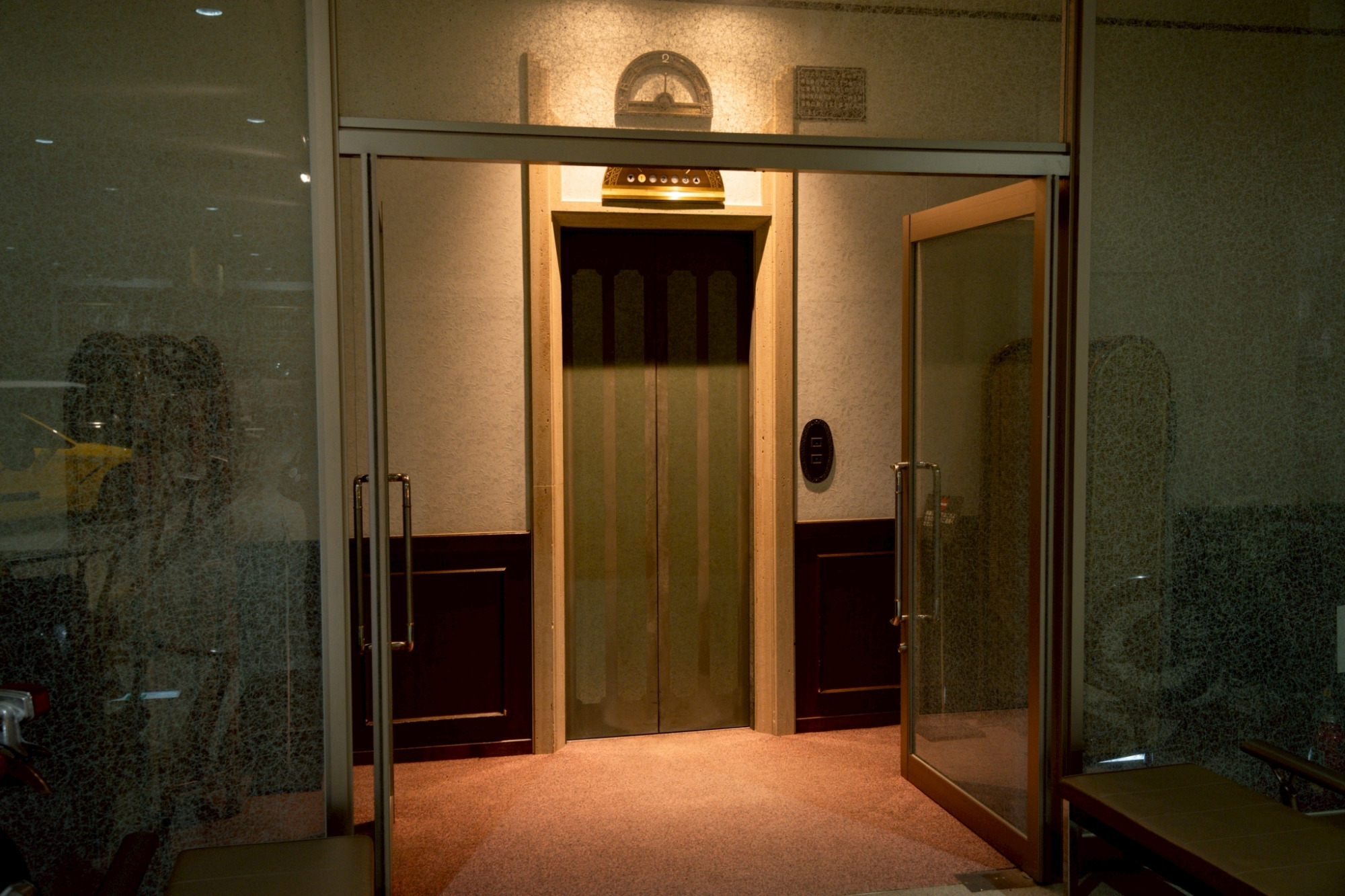 レトロな雰囲気が素敵なエレベーター