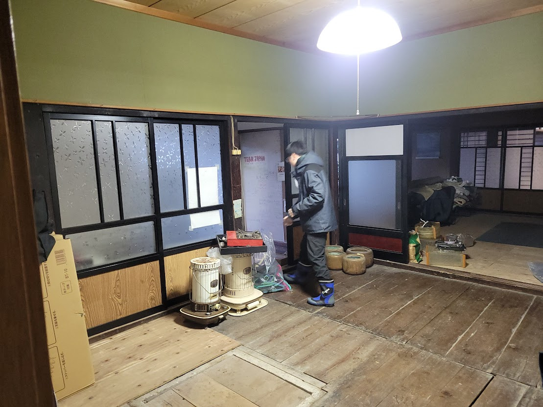 年末に清掃にかけつけた学生ボランティア